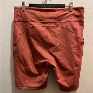 Fast and Free High-Rise Short 8" - size 10
